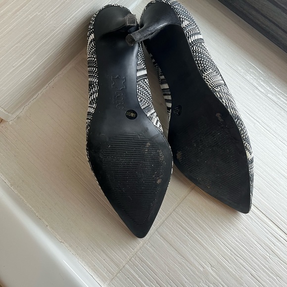 Women’s size 8B BCBG Paris black and white high heels - Picture 5 of 7